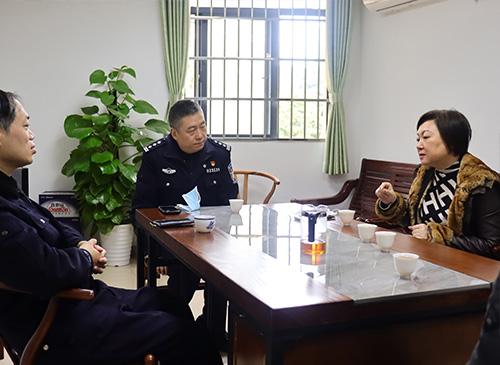 加强党建共建，亲昵警企关系